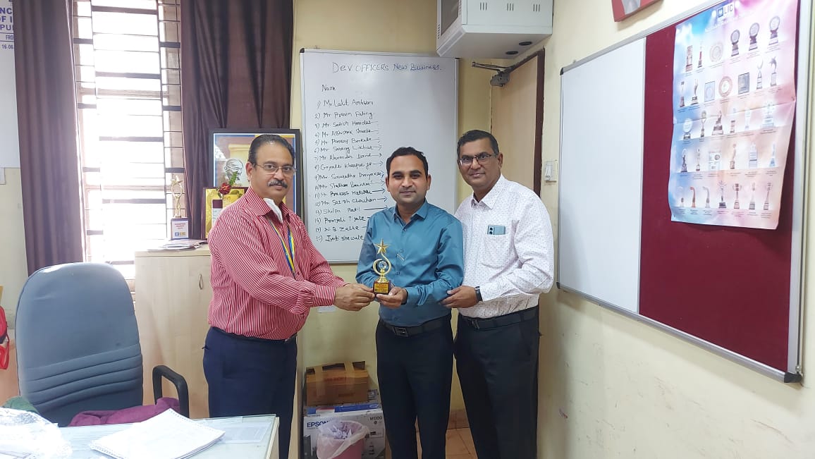 Star performers trophy by branch manager